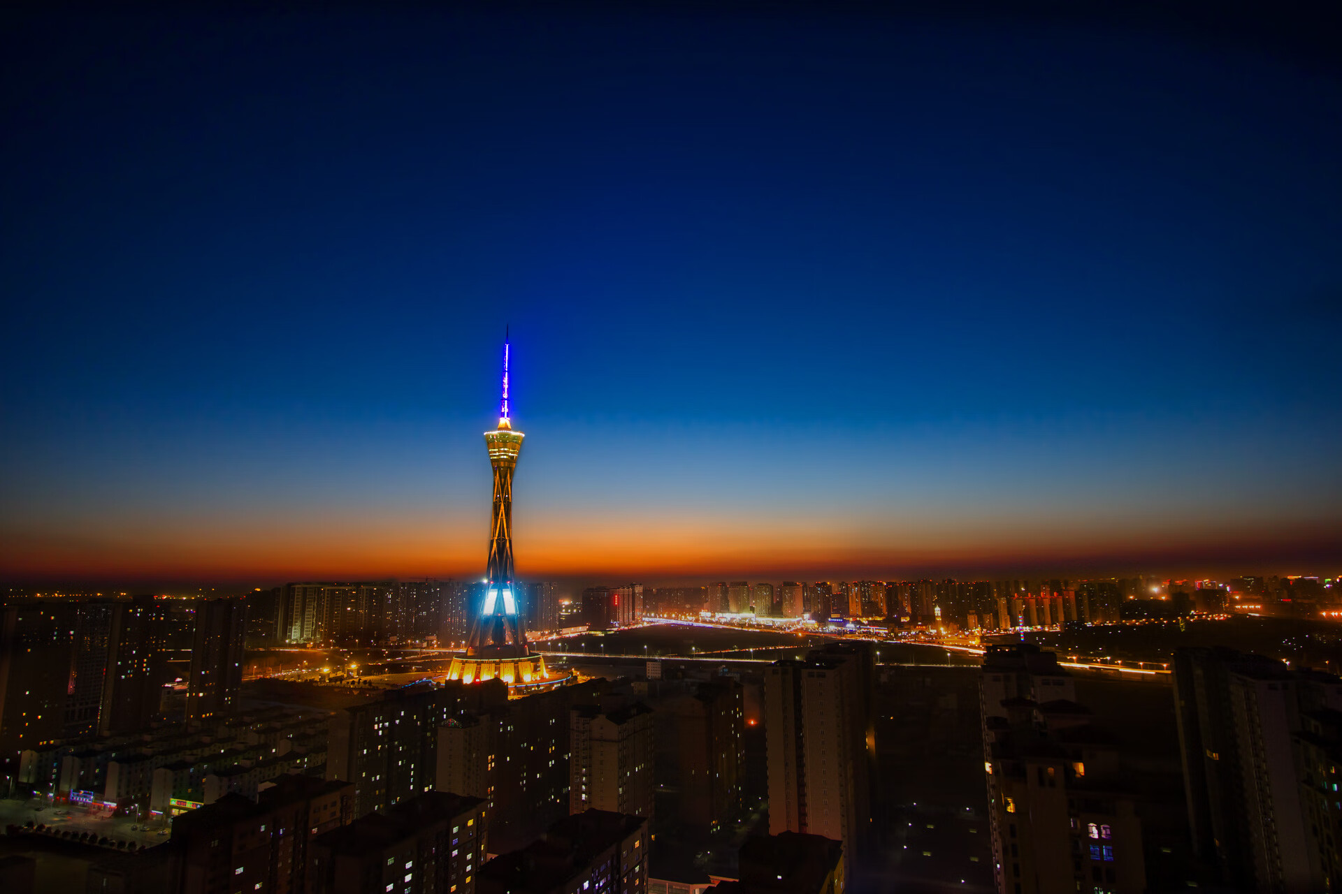 “青春逐梦”青少年篮球明星集训在广州激烈进行中,广州市青少年篮球联盟成员比赛