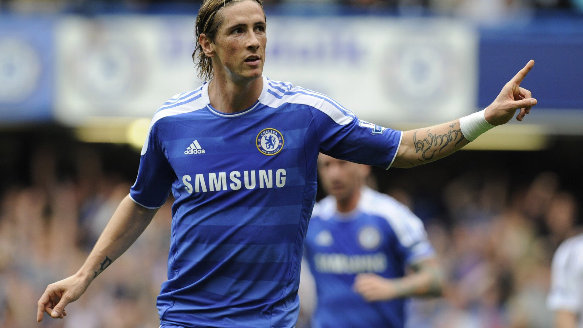 曼联球员探访福利院送上温暖,曼联足球运动员