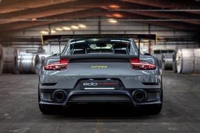 开云体育官网下载安装-大型海岸线冲浪表演，浪花间的青春岁月，海面冲浪